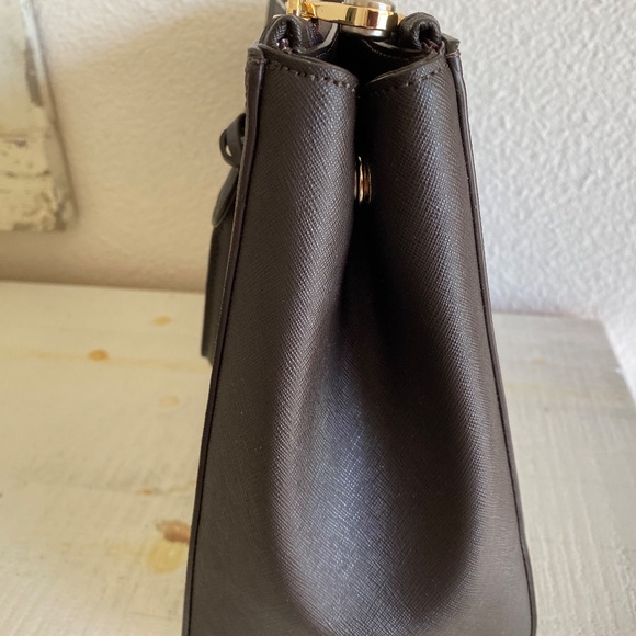 HENRI BENDEL BROWN SAFFIANO LEATHER TOTE SHOULDER BAG NWOT - Picture 5 of 13